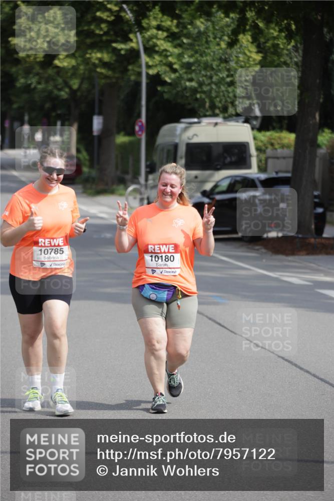 15.06.2025 - REWE Women's Run Jannik Wohlers http://msf.ph/oto/7957122 15.06.2025 09:14:32 Laufen 10785, 10180 meine-sportfotos.de