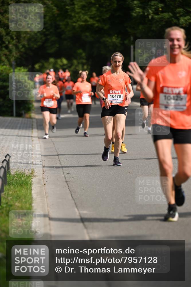 15.06.2025 - REWE Women's Run Dr. Thomas Lammeyer http://msf.ph/oto/7957128 15.06.2025 09:47:22 Laufen 10478, 10, 429 meine-sportfotos.de