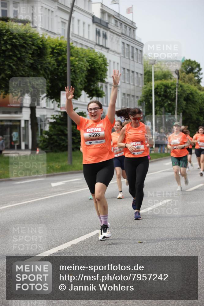 15.06.2025 - REWE Women's Run Jannik Wohlers http://msf.ph/oto/7957242 15.06.2025 09:43:55 Laufen 5593, 987 meine-sportfotos.de