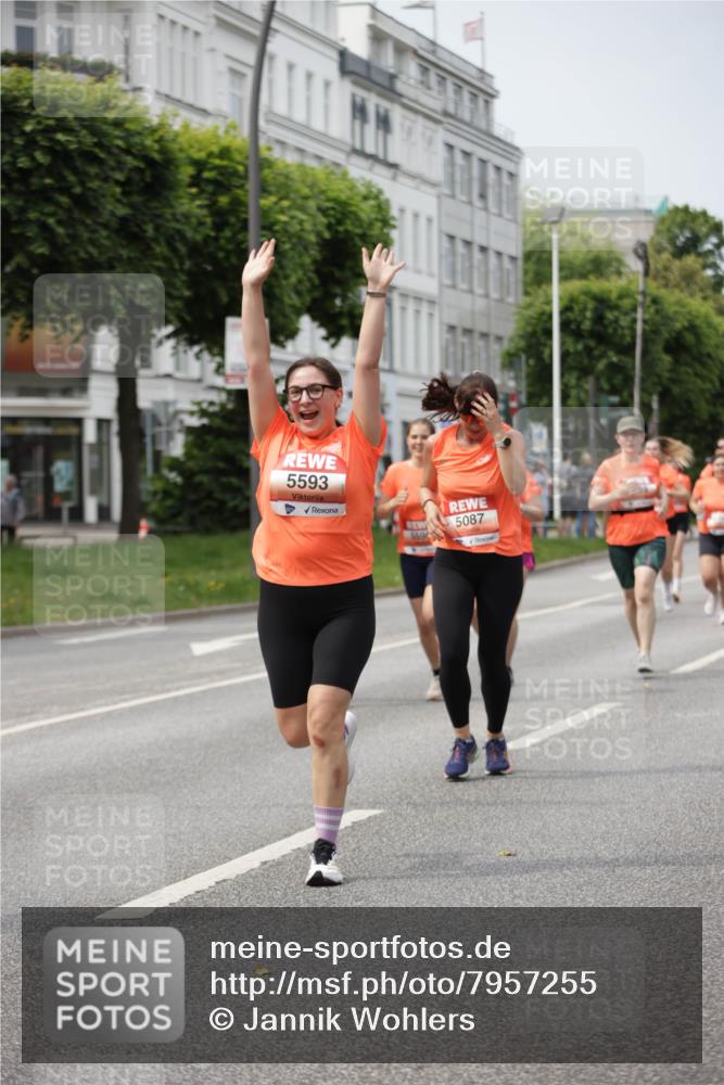 15.06.2025 - REWE Women's Run Jannik Wohlers http://msf.ph/oto/7957255 15.06.2025 09:43:55 Laufen 5593, 5087, 569 meine-sportfotos.de