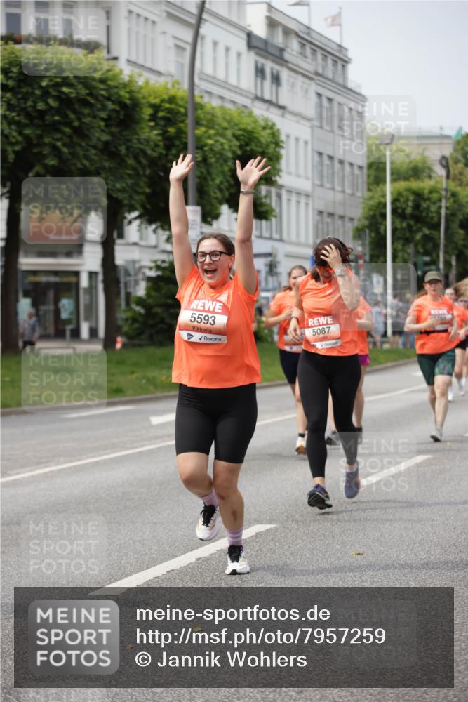 15.06.2025 - REWE Women's Run Jannik Wohlers http://msf.ph/oto/7957259 15.06.2025 09:43:55 Laufen 5593, 5087 meine-sportfotos.de