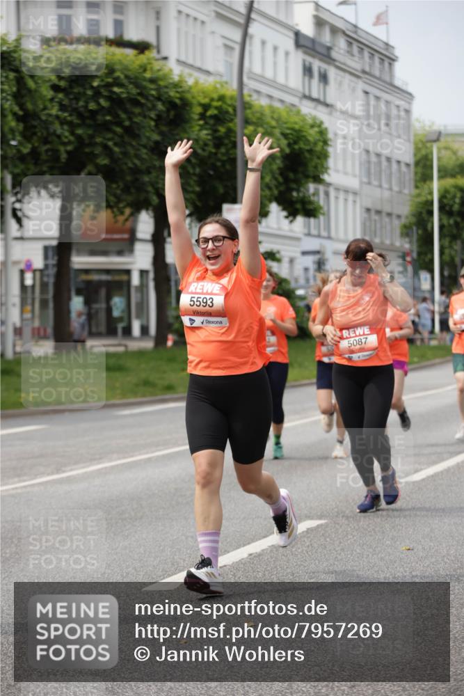15.06.2025 - REWE Women's Run Jannik Wohlers http://msf.ph/oto/7957269 15.06.2025 09:43:55 Laufen 5593, 5087 meine-sportfotos.de