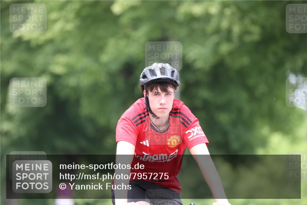15.06.2025 - 7 Türme Triathlon Yannick Fuchs http://msf.ph/oto/7957275 15.06.2025 13:43:25 Radfahren 195, 795, 834, 933, 987, 1110 meine-sportfotos.de