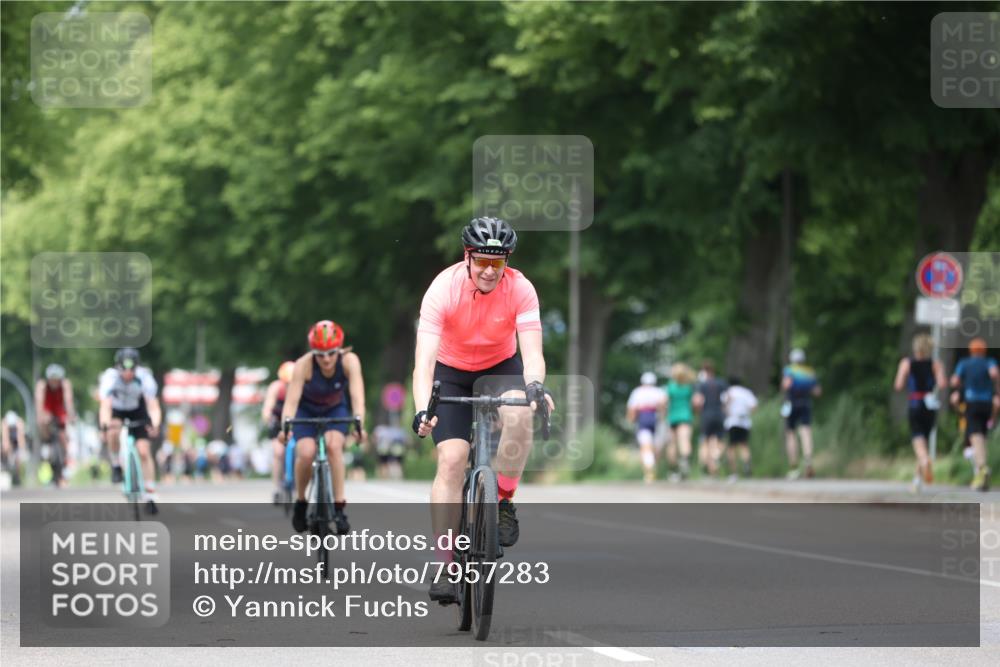 15.06.2025 - 7 Türme Triathlon Yannick Fuchs http://msf.ph/oto/7957283 15.06.2025 13:43:28 Radfahren 195, 795, 933, 987, 1110 meine-sportfotos.de