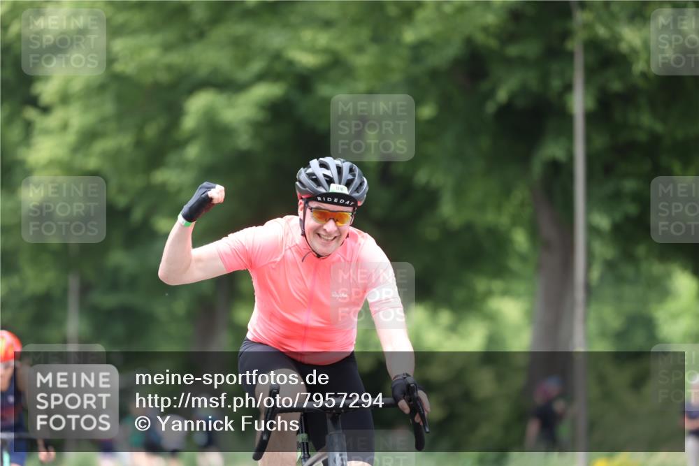 15.06.2025 - 7 Türme Triathlon Yannick Fuchs http://msf.ph/oto/7957294 15.06.2025 13:43:29 Radfahren 195, 600, 933, 987, 1110 meine-sportfotos.de