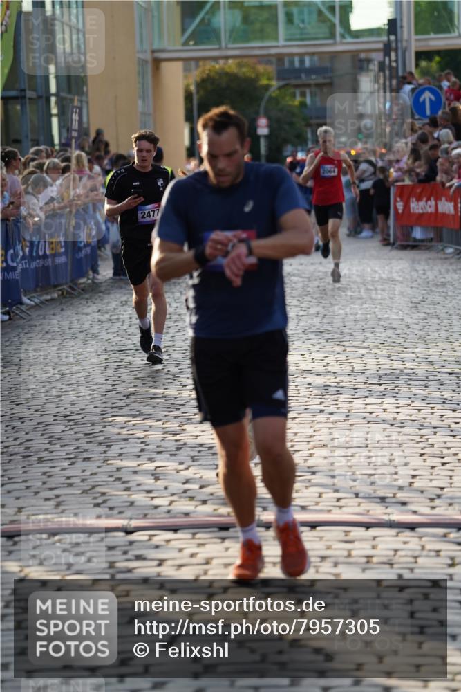 13.06.2025 - Holstenköstenlauf Felixshl http://msf.ph/oto/7957305 13.06.2025 19:48:08 Laufen 2064, 2147, 2183, 2477, 3574, 3575, 3603 meine-sportfotos.de