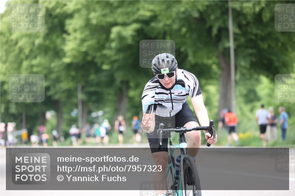 15.06.2025 - 7 Türme Triathlon Yannick Fuchs http://msf.ph/oto/7957323 15.06.2025 13:43:32 Radfahren 195, 600, 933, 987, 1137 meine-sportfotos.de