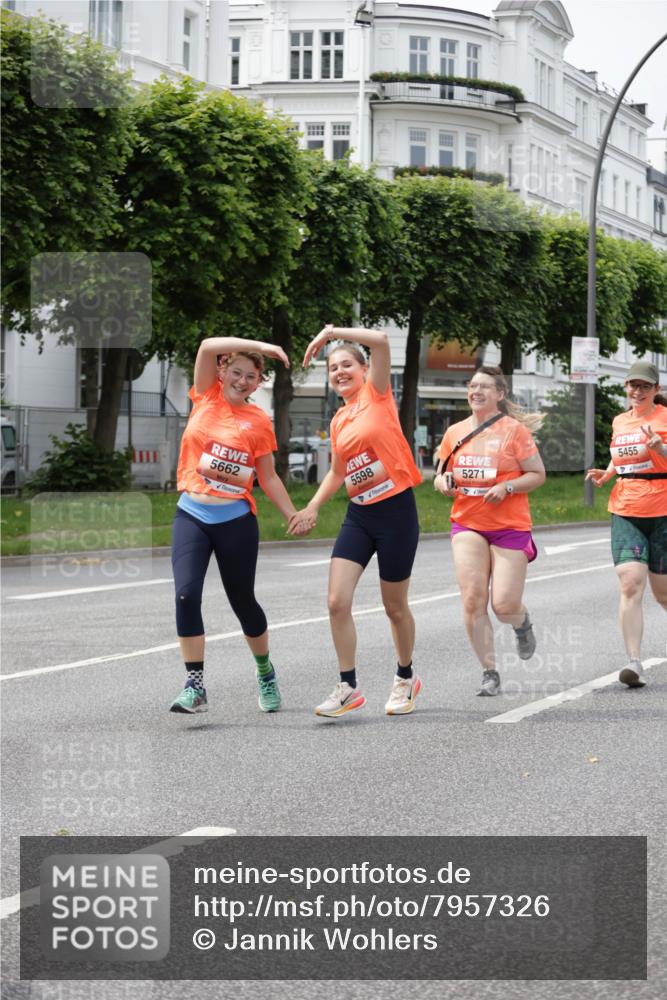 15.06.2025 - REWE Women's Run Jannik Wohlers http://msf.ph/oto/7957326 15.06.2025 09:43:58 Laufen 5662, 5598, 5271 meine-sportfotos.de