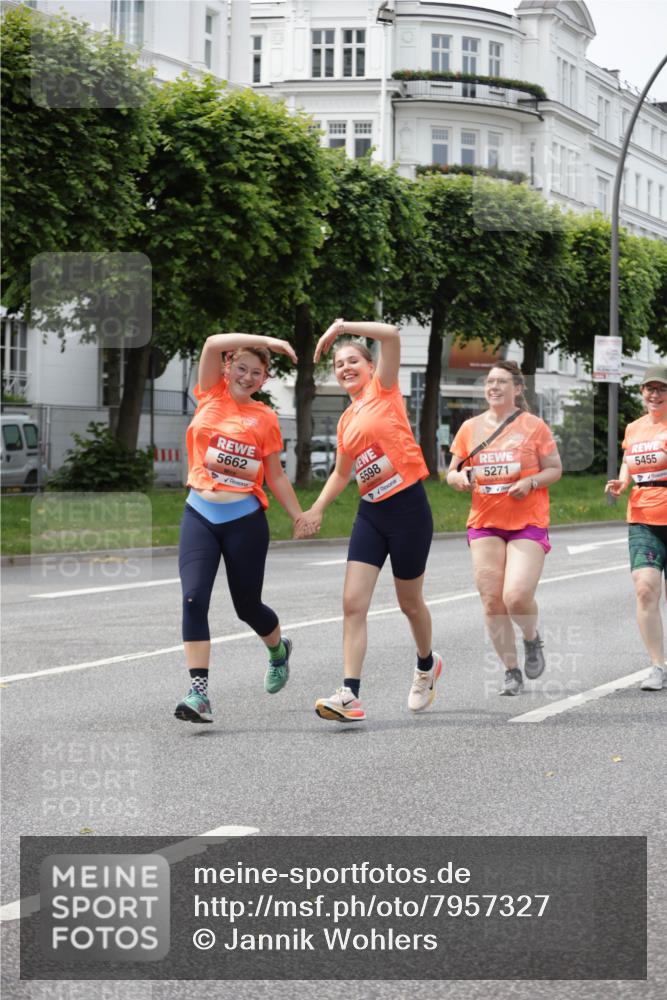 15.06.2025 - REWE Women's Run Jannik Wohlers http://msf.ph/oto/7957327 15.06.2025 09:43:58 Laufen 5662, 5598, 5271, 5455 meine-sportfotos.de