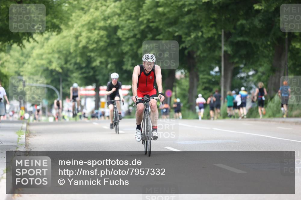 15.06.2025 - 7 Türme Triathlon Yannick Fuchs http://msf.ph/oto/7957332 15.06.2025 13:43:34 Radfahren 195, 600, 987, 1137 meine-sportfotos.de