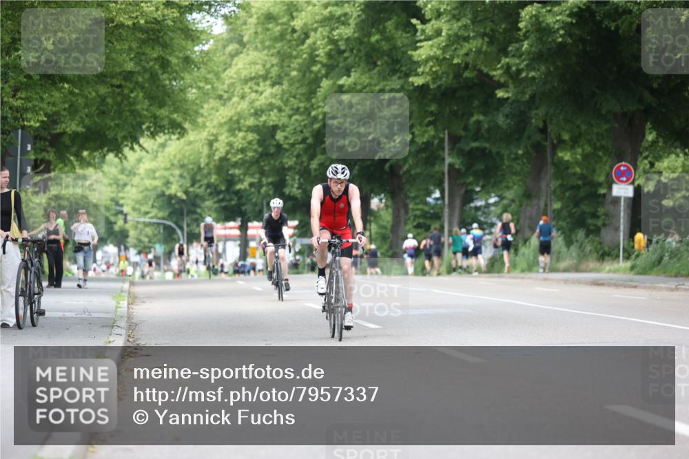 15.06.2025 - 7 Türme Triathlon Yannick Fuchs http://msf.ph/oto/7957337 15.06.2025 13:43:34 Radfahren 195, 600, 987, 1137 meine-sportfotos.de