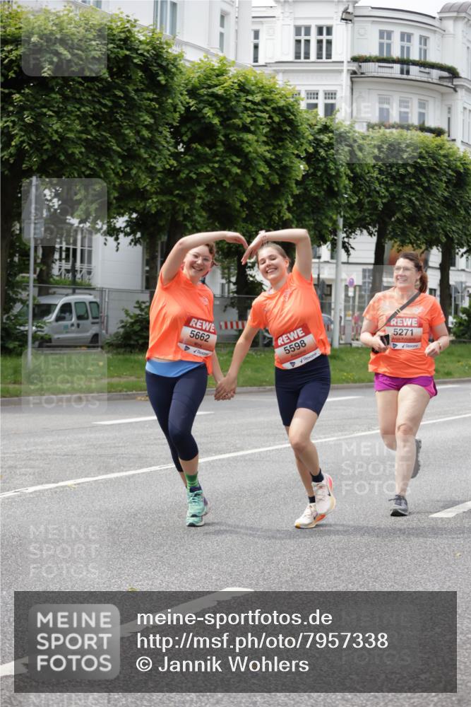 15.06.2025 - REWE Women's Run Jannik Wohlers http://msf.ph/oto/7957338 15.06.2025 09:43:59 Laufen 5662, 5598, 5271 meine-sportfotos.de