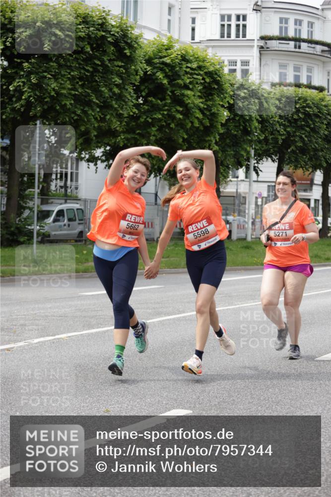 15.06.2025 - REWE Women's Run Jannik Wohlers http://msf.ph/oto/7957344 15.06.2025 09:43:59 Laufen 5662, 5598, 5271 meine-sportfotos.de