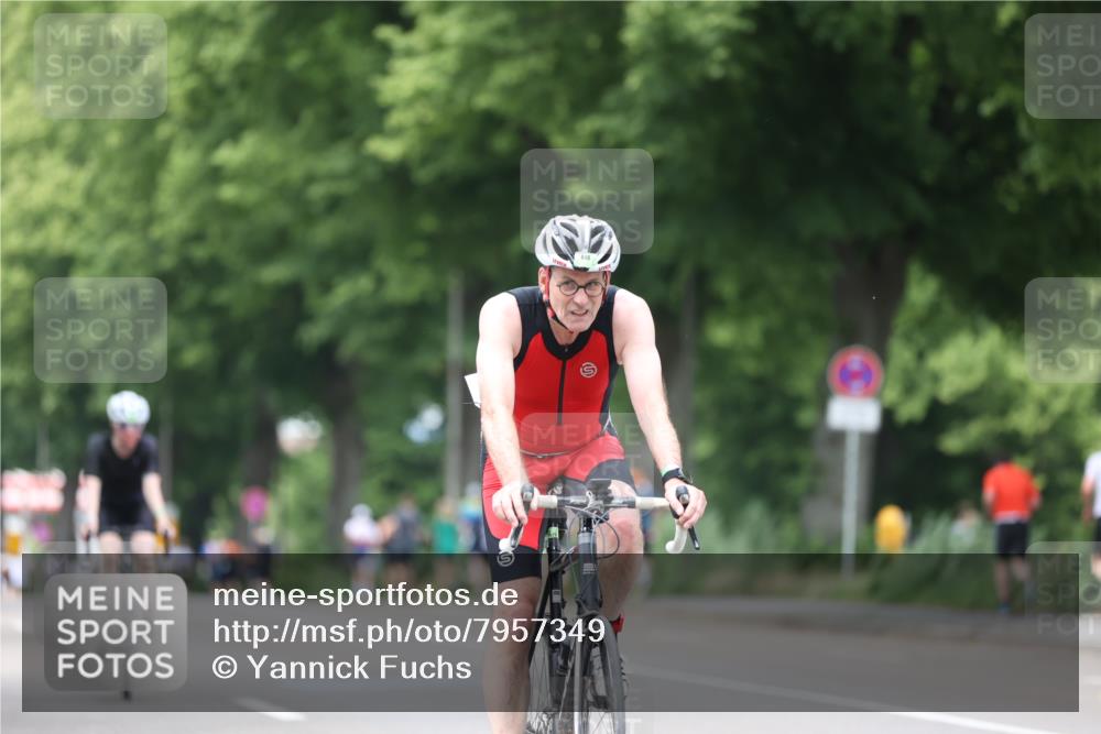 15.06.2025 - 7 Türme Triathlon Yannick Fuchs http://msf.ph/oto/7957349 15.06.2025 13:43:35 Radfahren 195, 479, 600, 1137 meine-sportfotos.de