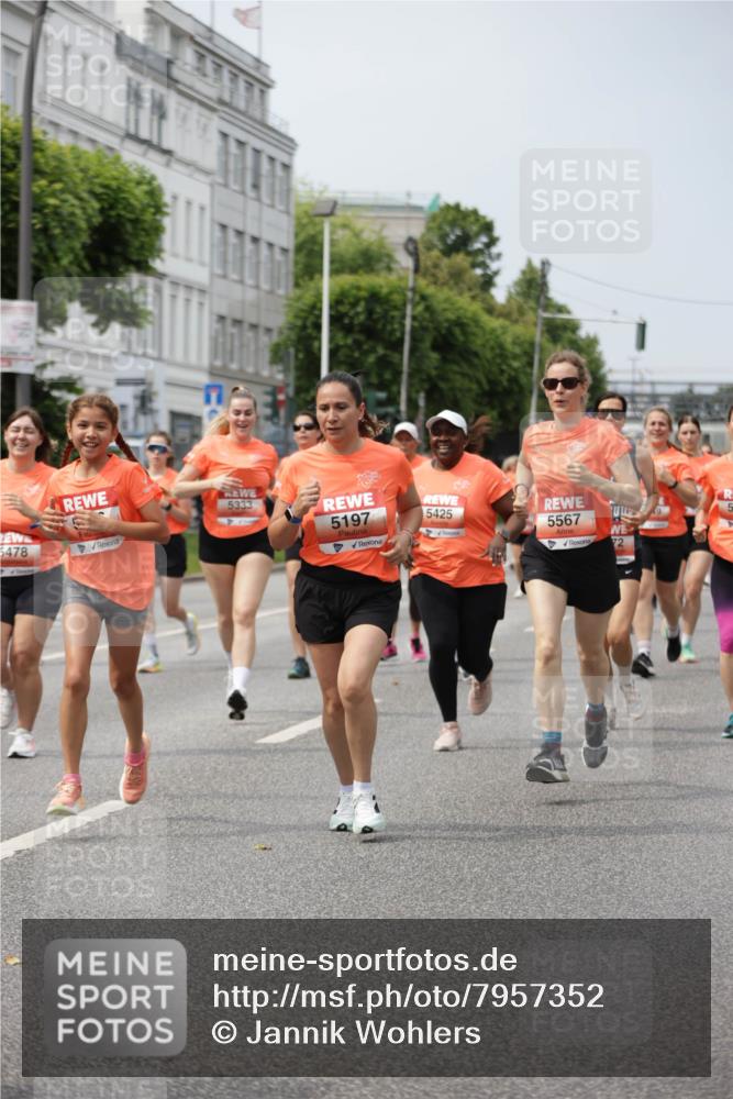 15.06.2025 - REWE Women's Run Jannik Wohlers http://msf.ph/oto/7957352 15.06.2025 09:44:00 Laufen 5478, 5333, 5197, 5425, 5567, 72 meine-sportfotos.de