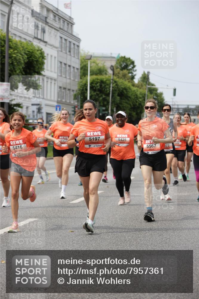 15.06.2025 - REWE Women's Run Jannik Wohlers http://msf.ph/oto/7957361 15.06.2025 09:44:00 Laufen 5416, 3333, 5197, 5425, 5567, 272, 549 meine-sportfotos.de