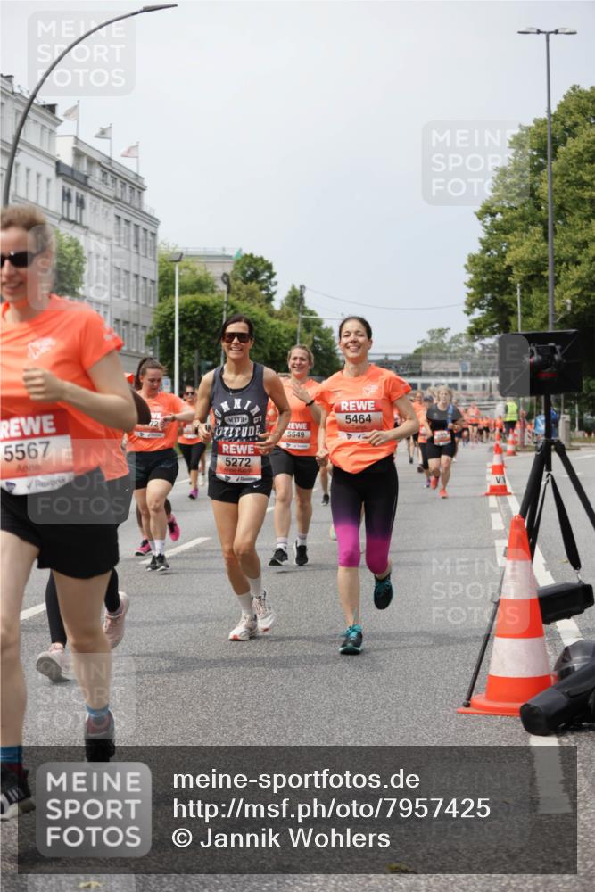 15.06.2025 - REWE Women's Run Jannik Wohlers http://msf.ph/oto/7957425 15.06.2025 09:44:02 Laufen 5567, 5549, 5272, 5464 meine-sportfotos.de