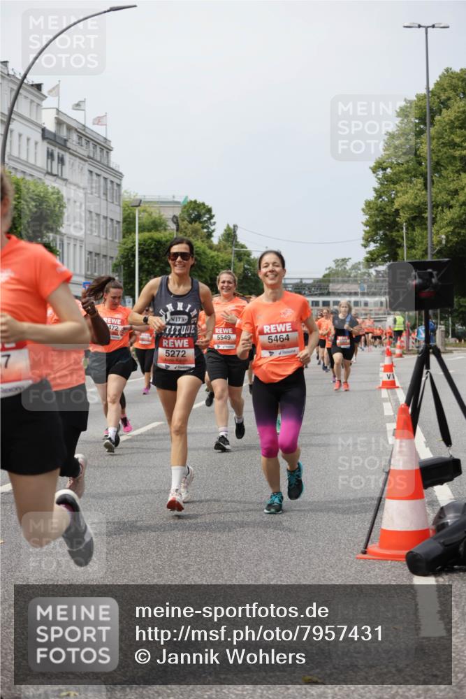 15.06.2025 - REWE Women's Run Jannik Wohlers http://msf.ph/oto/7957431 15.06.2025 09:44:02 Laufen 7, 472, 5549, 5464, 5272 meine-sportfotos.de