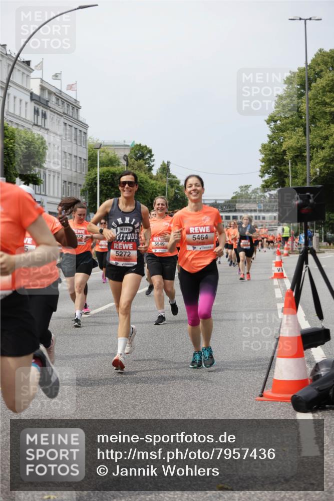 15.06.2025 - REWE Women's Run Jannik Wohlers http://msf.ph/oto/7957436 15.06.2025 09:44:02 Laufen 472, 5549, 5272, 5464 meine-sportfotos.de