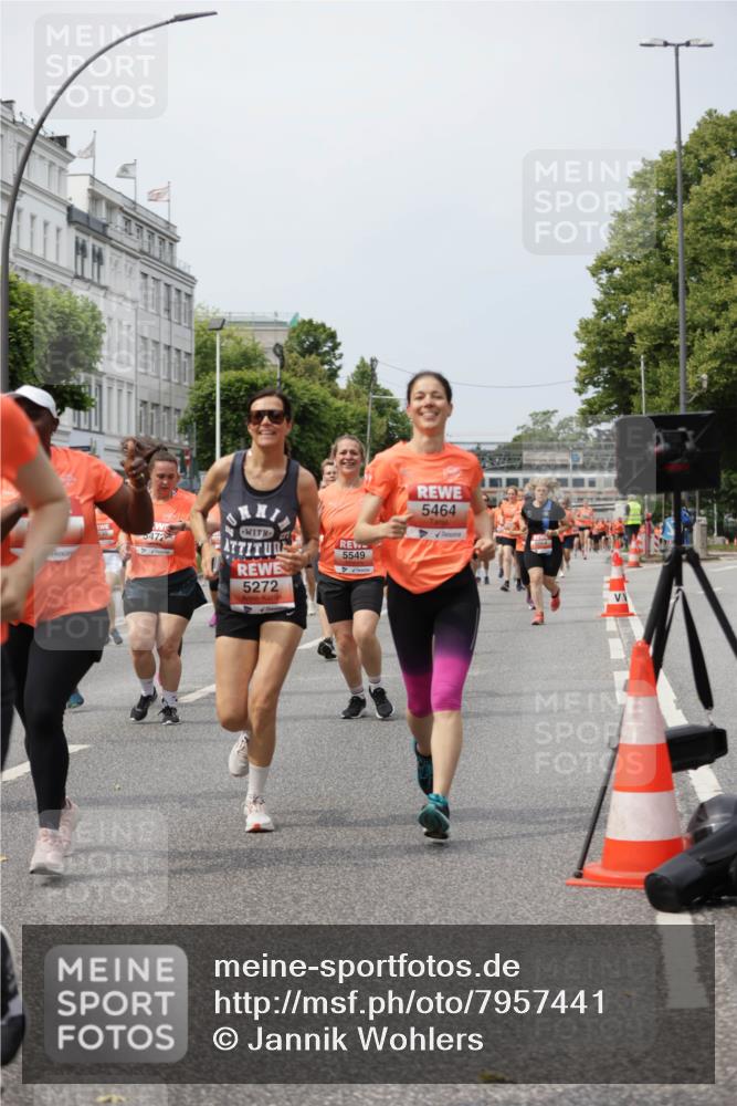 15.06.2025 - REWE Women's Run Jannik Wohlers http://msf.ph/oto/7957441 15.06.2025 09:44:02 Laufen 472, 5549, 5272, 5464 meine-sportfotos.de