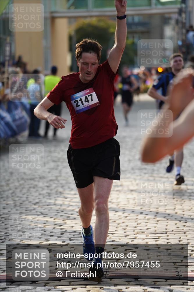 13.06.2025 - Holstenköstenlauf Felixshl http://msf.ph/oto/7957455 13.06.2025 19:48:15 Laufen 2064, 2147, 2507 meine-sportfotos.de