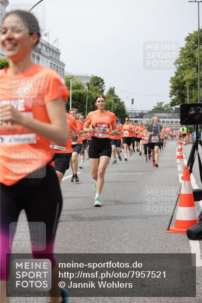15.06.2025 - REWE Women's Run Jannik Wohlers http://msf.ph/oto/7957521 15.06.2025 09:44:04 Laufen 5686, 5064 meine-sportfotos.de