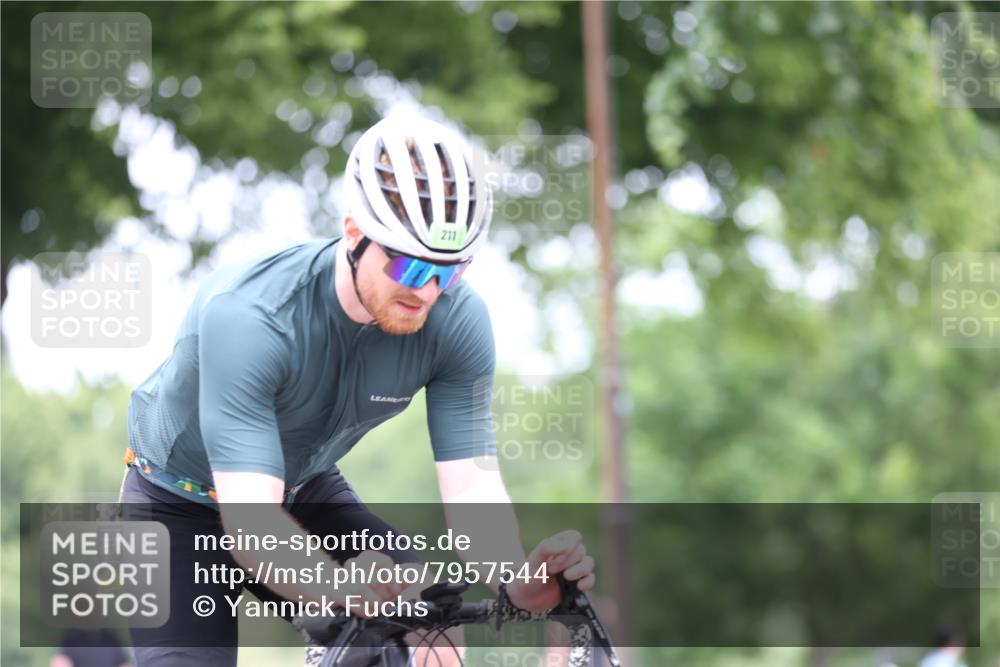 15.06.2025 - 7 Türme Triathlon Yannick Fuchs http://msf.ph/oto/7957544 15.06.2025 13:44:02 Radfahren 662, 732, 771, 1128, 1151, 1184 meine-sportfotos.de