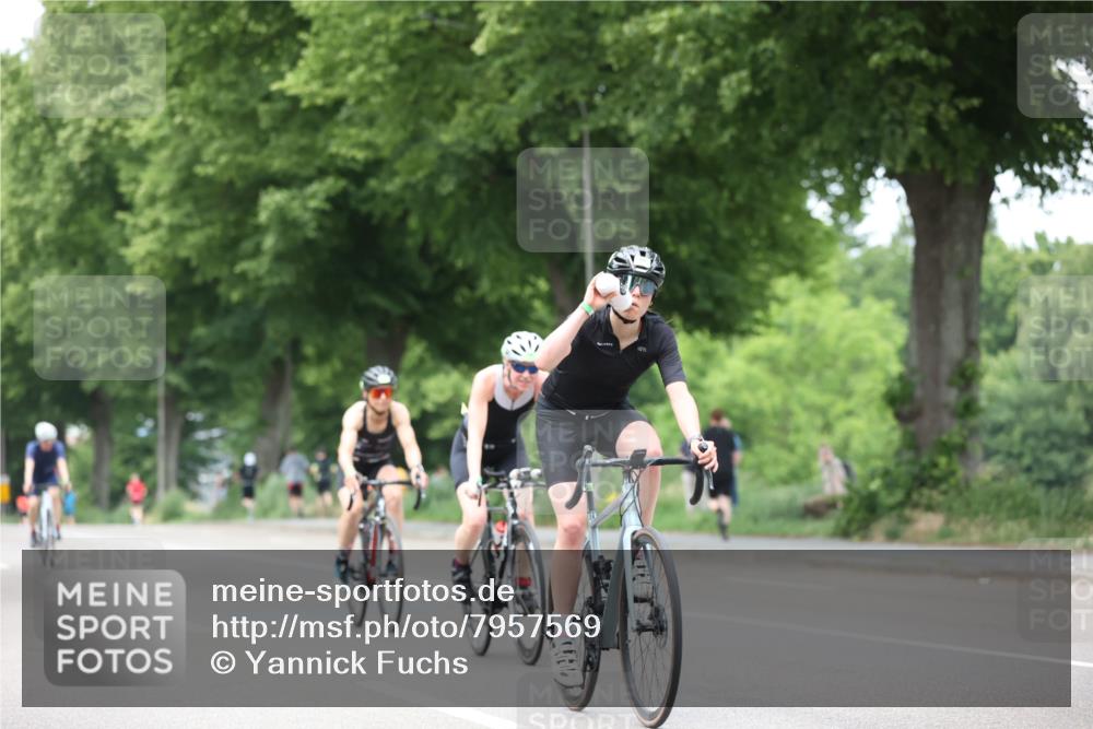 15.06.2025 - 7 Türme Triathlon Yannick Fuchs http://msf.ph/oto/7957569 15.06.2025 13:44:06 Radfahren 662, 732, 771, 794, 1128, 1151, 1184 meine-sportfotos.de