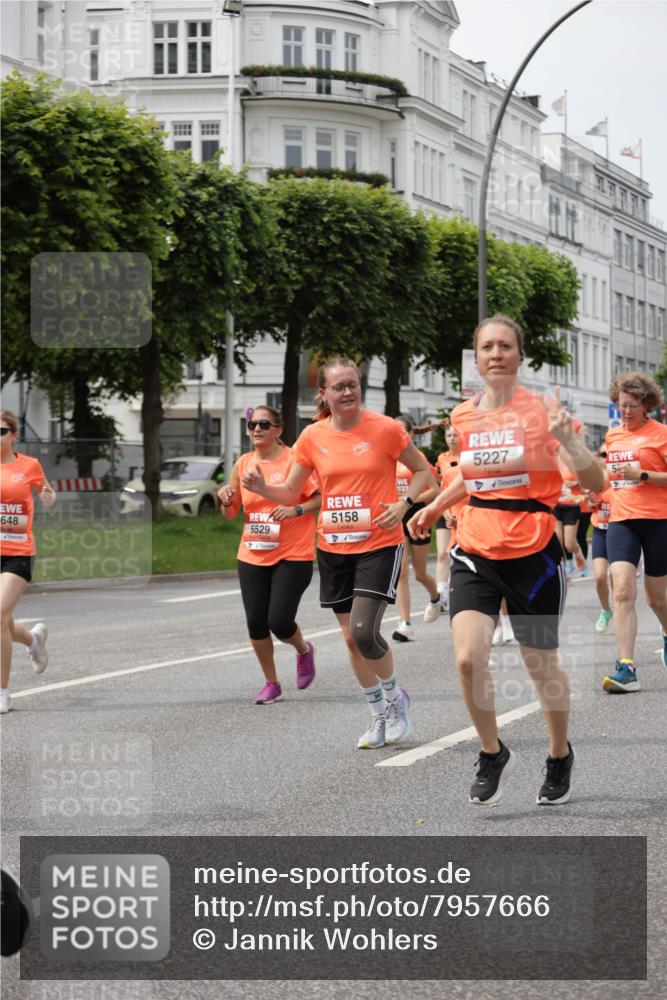 15.06.2025 - REWE Women's Run Jannik Wohlers http://msf.ph/oto/7957666 15.06.2025 09:44:08 Laufen 627, 648, 5158, 5529, 5227, 5 meine-sportfotos.de
