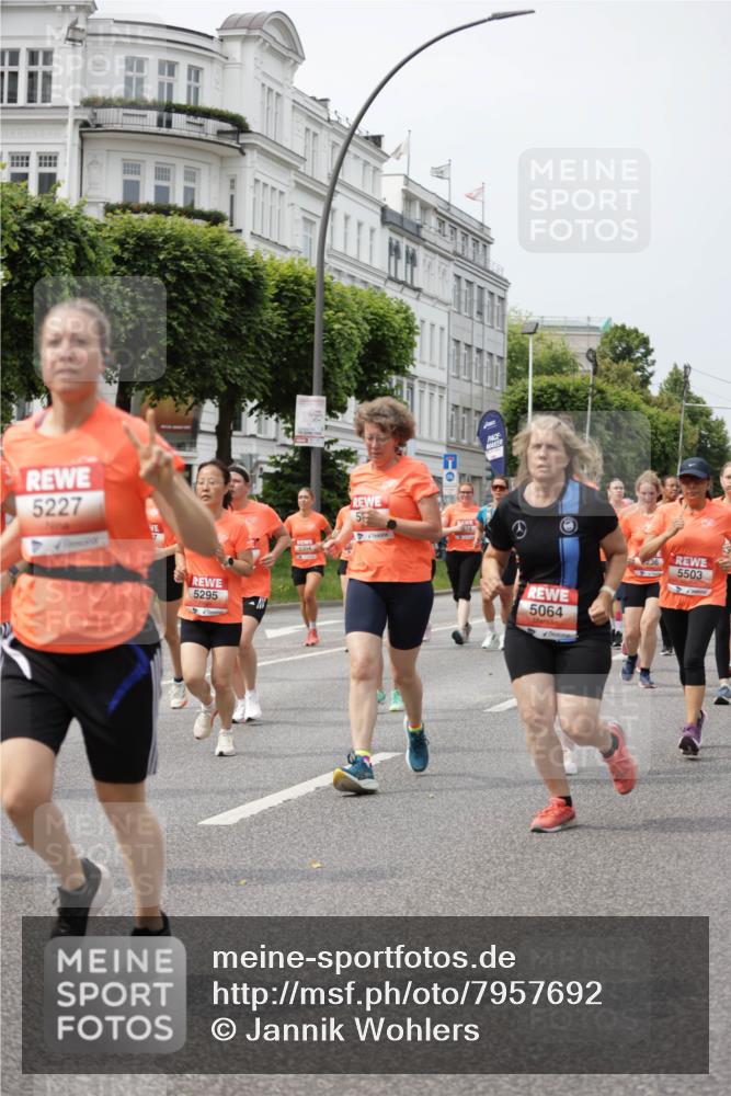 15.06.2025 - REWE Women's Run Jannik Wohlers http://msf.ph/oto/7957692 15.06.2025 09:44:08 Laufen 5227, 5295, 5304, 5, 5064, 36, 44, 5503 meine-sportfotos.de