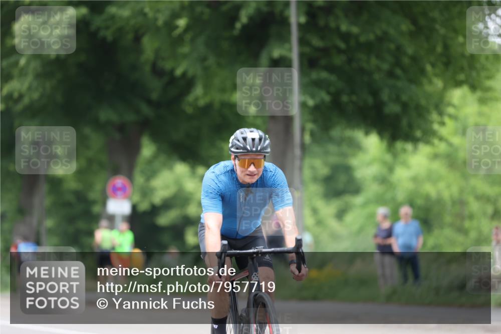 15.06.2025 - 7 Türme Triathlon Yannick Fuchs http://msf.ph/oto/7957719 15.06.2025 13:44:42 Radfahren 228, 321, 371, 555, 593, 668, 754, 845, 865, 1189 meine-sportfotos.de