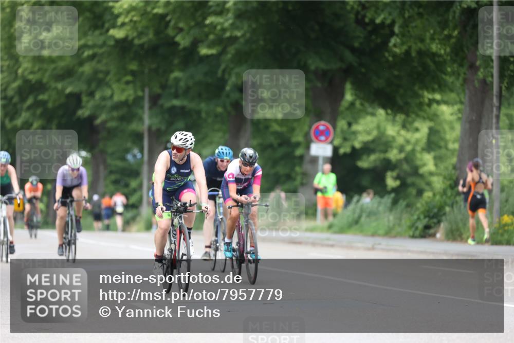 15.06.2025 - 7 Türme Triathlon Yannick Fuchs http://msf.ph/oto/7957779 15.06.2025 13:44:46 Radfahren 228, 321, 371, 520, 555, 668, 754, 1050, 1159, 1189 meine-sportfotos.de