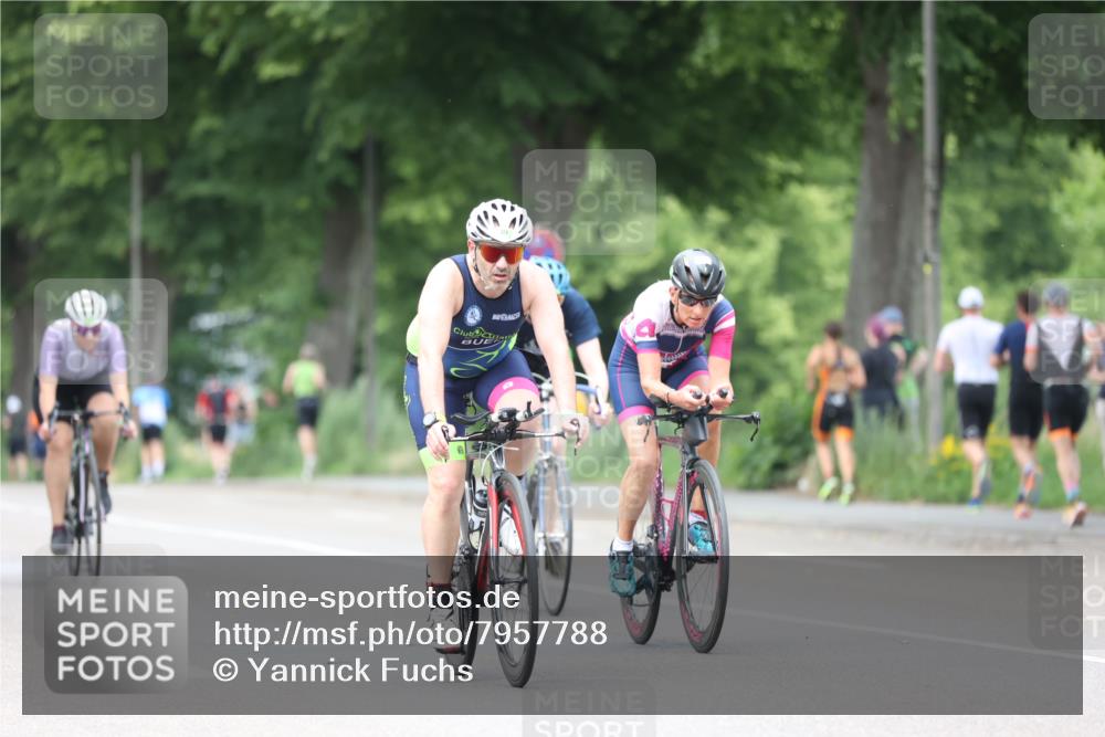 15.06.2025 - 7 Türme Triathlon Yannick Fuchs http://msf.ph/oto/7957788 15.06.2025 13:44:47 Radfahren 228, 321, 371, 520, 555, 668, 754, 1050, 1159, 1189 meine-sportfotos.de