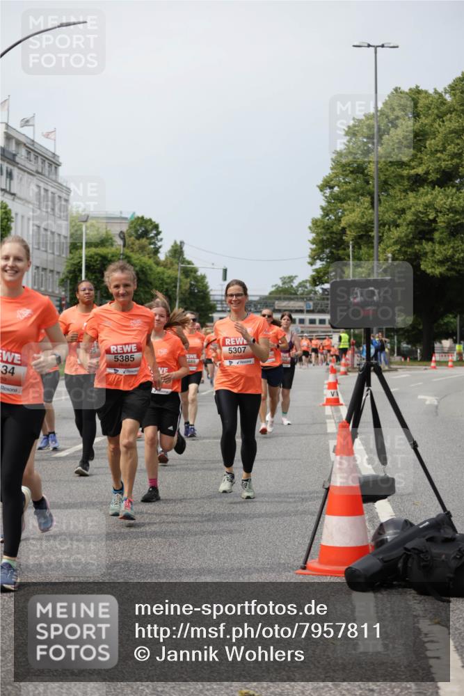 15.06.2025 - REWE Women's Run Jannik Wohlers http://msf.ph/oto/7957811 15.06.2025 09:44:11 Laufen 5307, 489, 34, 5385 meine-sportfotos.de