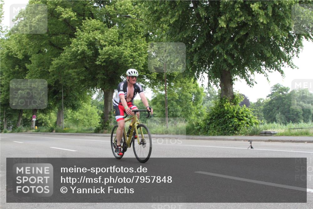 15.06.2025 - 7 Türme Triathlon Yannick Fuchs http://msf.ph/oto/7957848 15.06.2025 10:01:28 Radfahren  meine-sportfotos.de