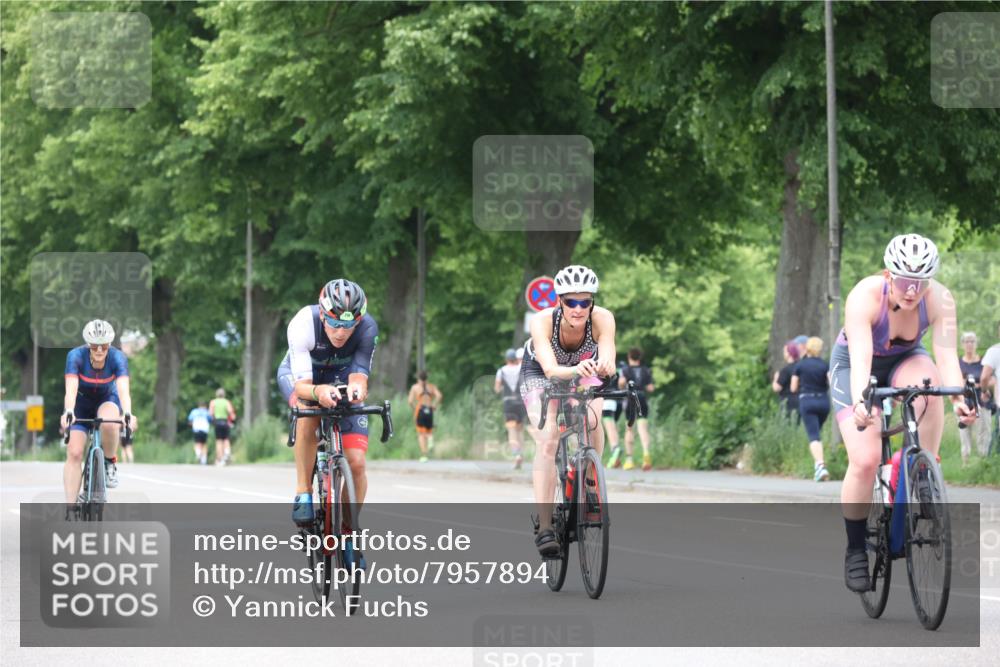 15.06.2025 - 7 Türme Triathlon Yannick Fuchs http://msf.ph/oto/7957894 15.06.2025 13:44:54 Radfahren 216, 352, 520, 601, 1050, 1159 meine-sportfotos.de