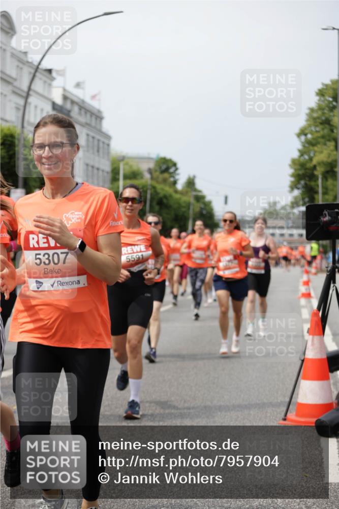 15.06.2025 - REWE Women's Run Jannik Wohlers http://msf.ph/oto/7957904 15.06.2025 09:44:14 Laufen 5307, 5591 meine-sportfotos.de