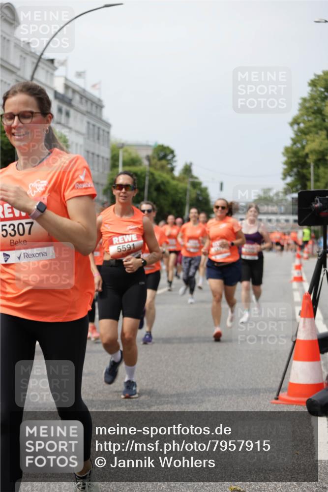 15.06.2025 - REWE Women's Run Jannik Wohlers http://msf.ph/oto/7957915 15.06.2025 09:44:14 Laufen 5307, 5591 meine-sportfotos.de