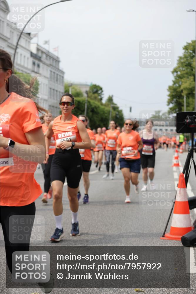 15.06.2025 - REWE Women's Run Jannik Wohlers http://msf.ph/oto/7957922 15.06.2025 09:44:14 Laufen 5591 meine-sportfotos.de