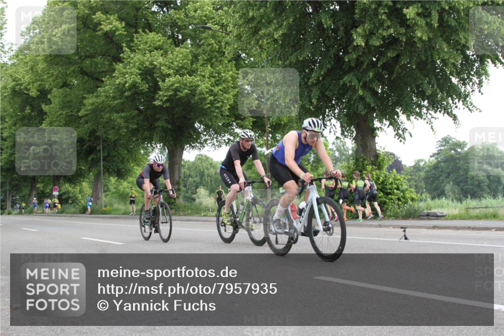 15.06.2025 - 7 Türme Triathlon Yannick Fuchs http://msf.ph/oto/7957935 15.06.2025 10:03:56 Radfahren  meine-sportfotos.de