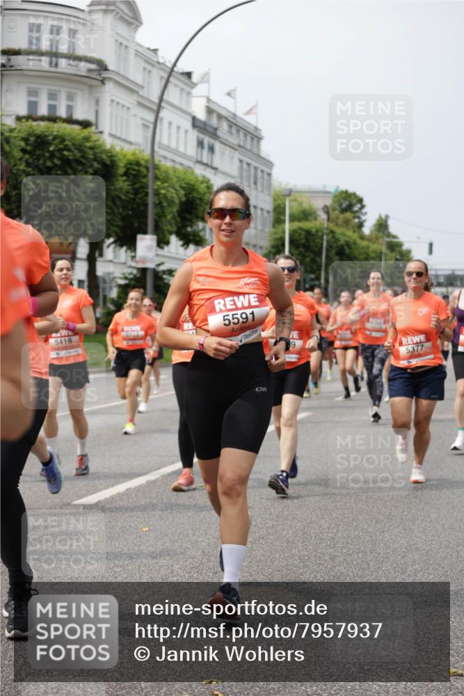 15.06.2025 - REWE Women's Run Jannik Wohlers http://msf.ph/oto/7957937 15.06.2025 09:44:14 Laufen 5418, 5591, 5377 meine-sportfotos.de