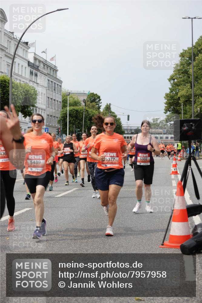 15.06.2025 - REWE Women's Run Jannik Wohlers http://msf.ph/oto/7957958 15.06.2025 09:44:15 Laufen 436, 5489, 5190, 5151, 5377, 5302 meine-sportfotos.de