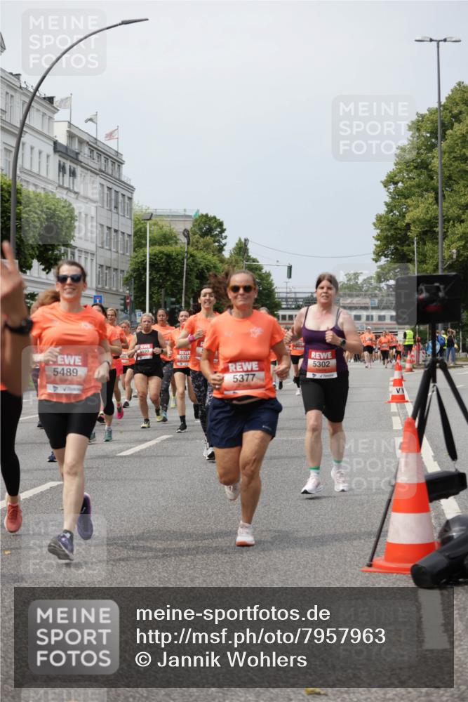 15.06.2025 - REWE Women's Run Jannik Wohlers http://msf.ph/oto/7957963 15.06.2025 09:44:15 Laufen 5489, 190, 5151, 5377, 5302 meine-sportfotos.de