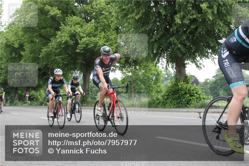 15.06.2025 - 7 Türme Triathlon Yannick Fuchs http://msf.ph/oto/7957977 15.06.2025 10:06:13 Radfahren  meine-sportfotos.de