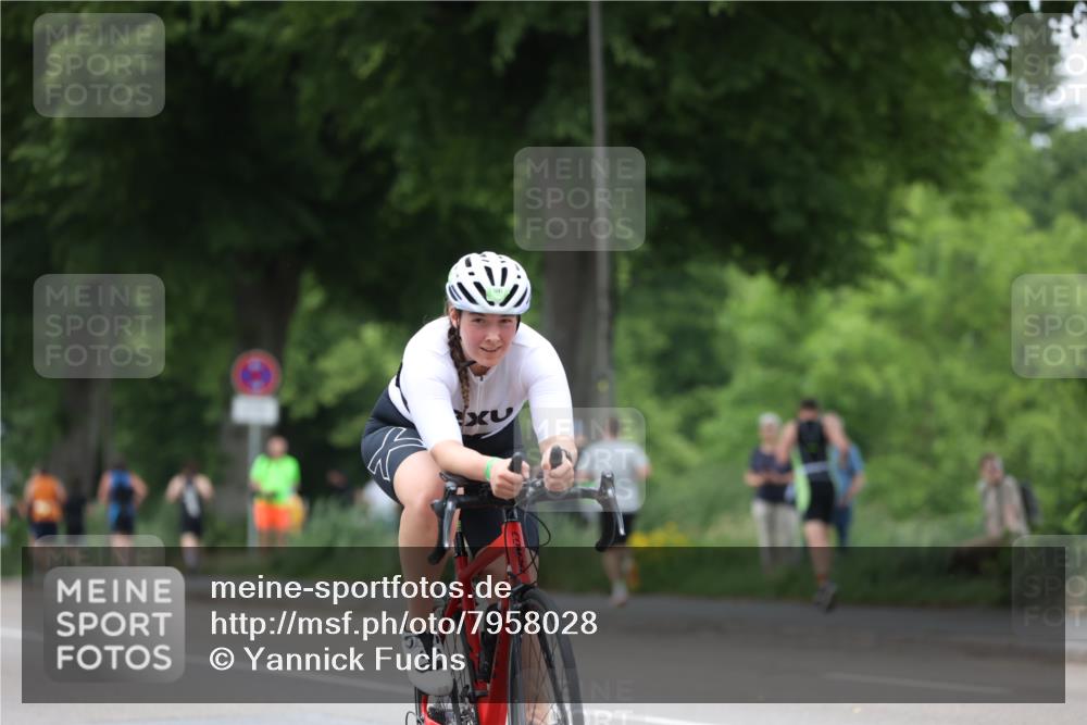 15.06.2025 - 7 Türme Triathlon Yannick Fuchs http://msf.ph/oto/7958028 15.06.2025 13:45:26 Radfahren 898, 1018, 1041 meine-sportfotos.de