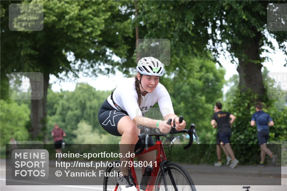 15.06.2025 - 7 Türme Triathlon Yannick Fuchs http://msf.ph/oto/7958041 15.06.2025 13:45:26 Radfahren 898, 1018, 1041 meine-sportfotos.de