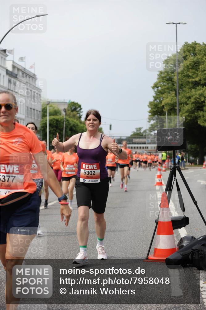 15.06.2025 - REWE Women's Run Jannik Wohlers http://msf.ph/oto/7958048 15.06.2025 09:44:16 Laufen 377, 5176, 5302 meine-sportfotos.de