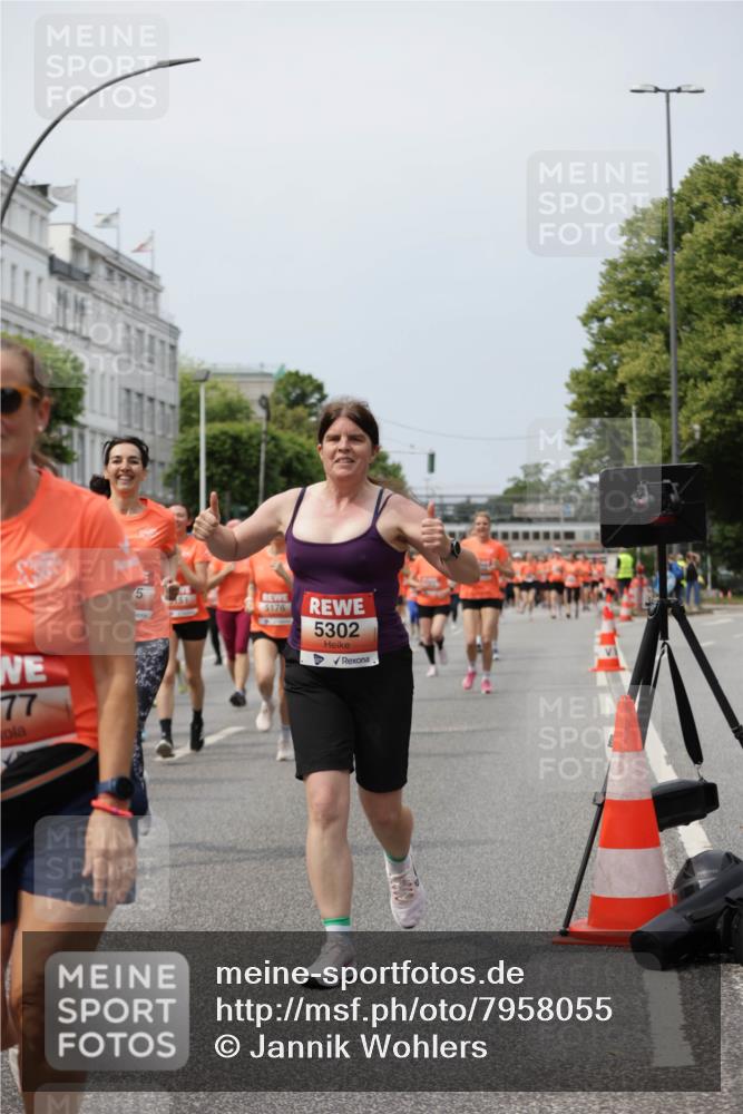 15.06.2025 - REWE Women's Run Jannik Wohlers http://msf.ph/oto/7958055 15.06.2025 09:44:16 Laufen 77, 5176, 5302 meine-sportfotos.de