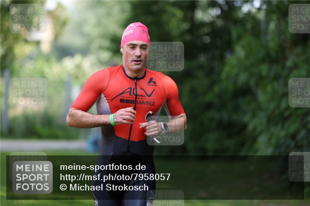 15.06.2025 - 7 Türme Triathlon Michael Strokosch http://msf.ph/oto/7958057 15.06.2025 12:37:31 Schwimmen 356, 368, 369, 491 meine-sportfotos.de