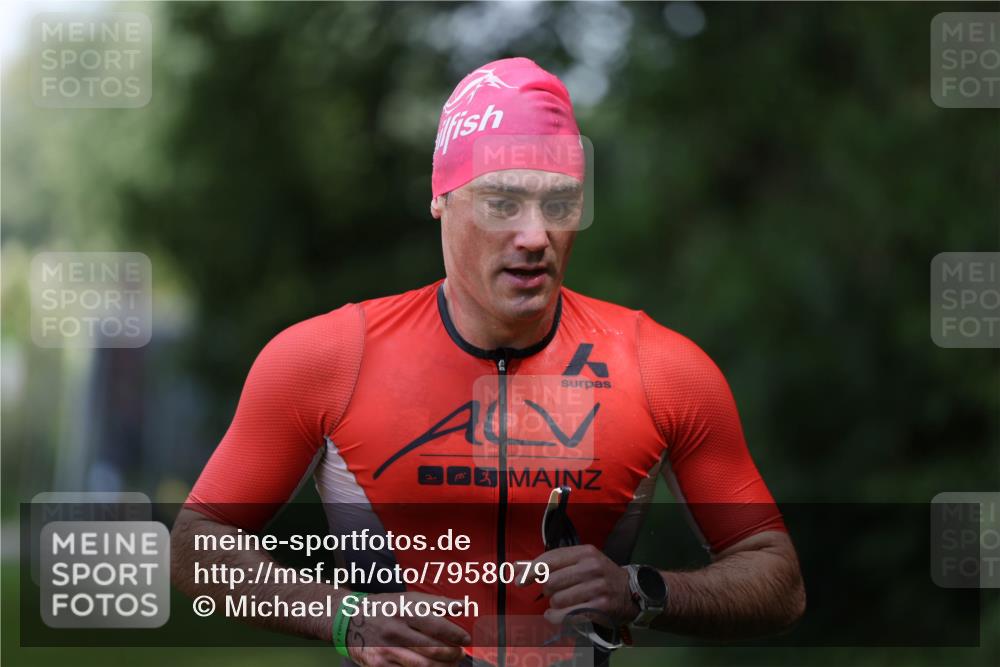 15.06.2025 - 7 Türme Triathlon Michael Strokosch http://msf.ph/oto/7958079 15.06.2025 12:37:32 Schwimmen 356, 368, 369, 491 meine-sportfotos.de